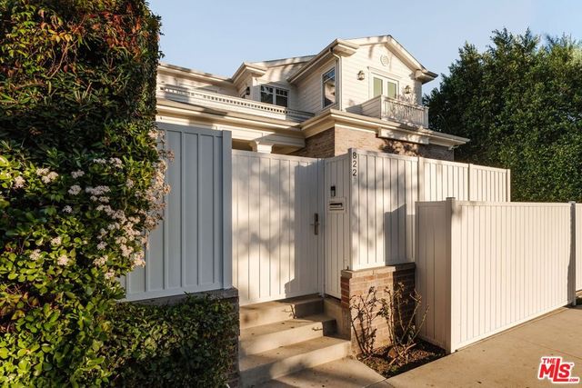 822 N Genesee Avenue, Los Angeles, CA 90046