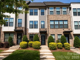 658 Uwharrie River Road, Charlotte, NC 28211