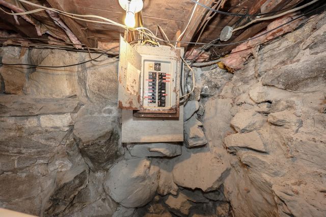 32 Norton Street, Nashua, NH 03064