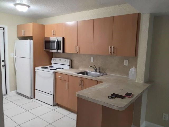 3764 NW 21st Street 101, Lauderdale Lakes, FL 33311
