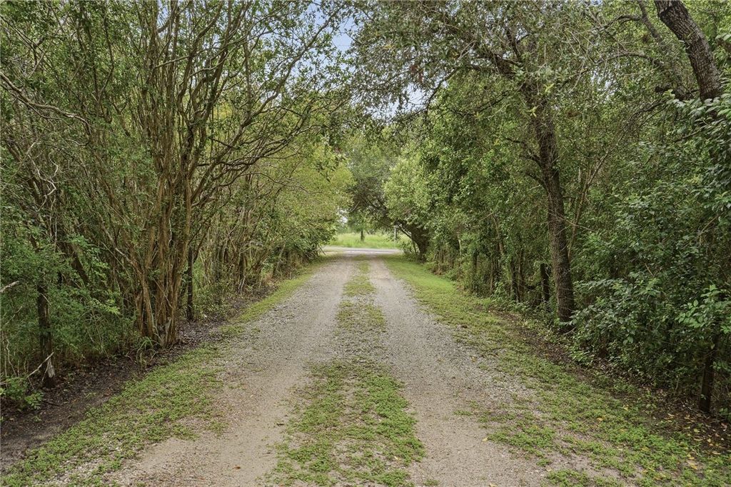 109 Fm 1360, Woodsboro, TX 78393 — photo 2