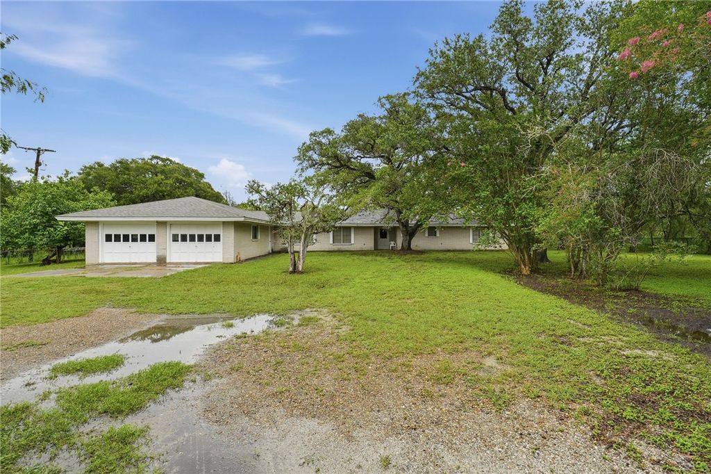109 Fm 1360, Woodsboro, TX 78393 — photo 3