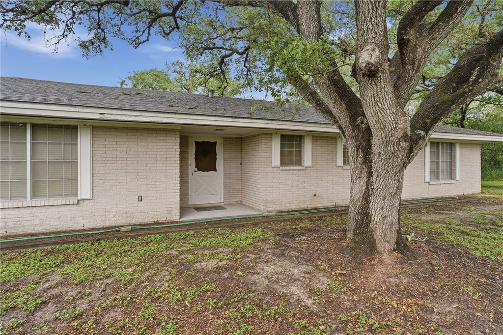 109 Fm 1360, Woodsboro, TX 78393 — photo 4
