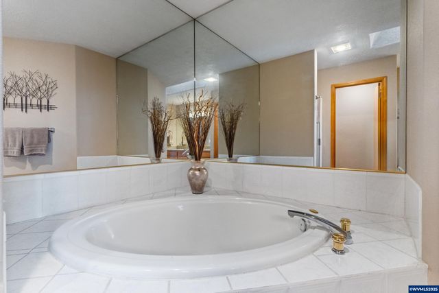 1656 Ashland Ct, Salem, OR 97304