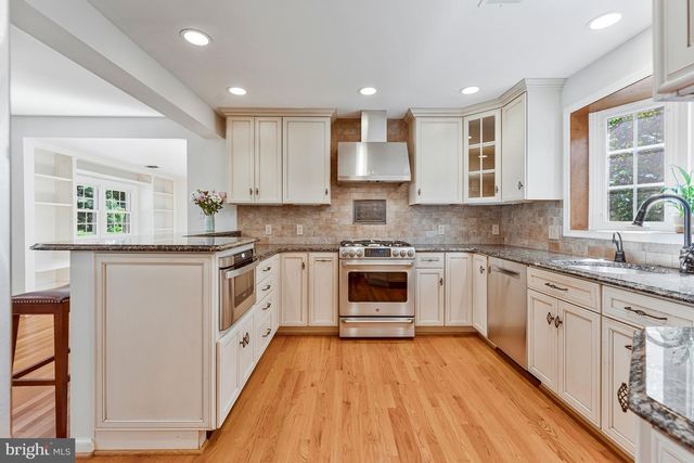 12005 WAYLAND ST, Oakton, VA 22124