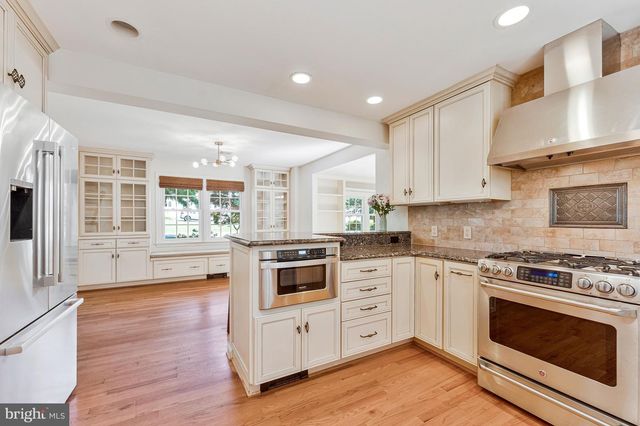 12005 WAYLAND ST, Oakton, VA 22124
