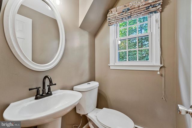 12005 WAYLAND ST, Oakton, VA 22124