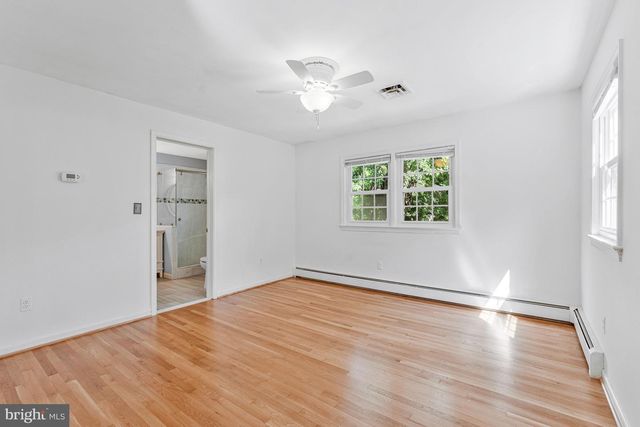 12005 WAYLAND ST, Oakton, VA 22124