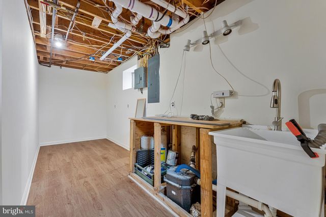 12005 WAYLAND ST, Oakton, VA 22124