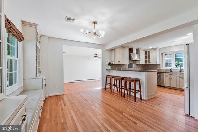 12005 WAYLAND ST, Oakton, VA 22124