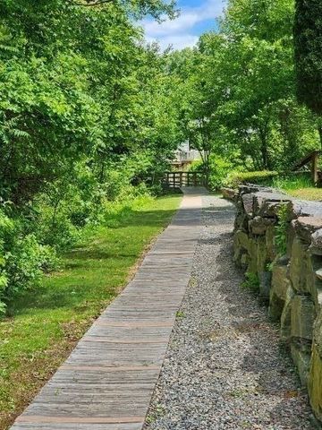 65 Brookdale Cir 65, Shrewsbury, MA 01545