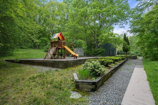 65 Brookdale Cir 65, Shrewsbury, MA 01545