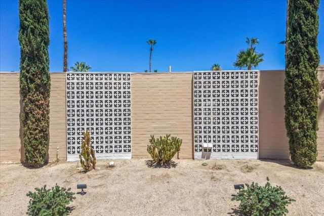 2250 S Calle Palo Fierro 6, Palm Springs, CA 92264