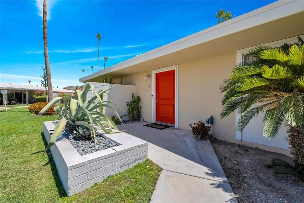 Image 1 of property listing at 2250 S Calle Palo Fierro 6, Palm Springs, CA 92264