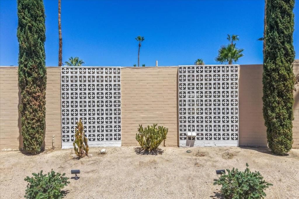 Image 35 of property listing at 2250 S Calle Palo Fierro 6, Palm Springs, CA 92264
