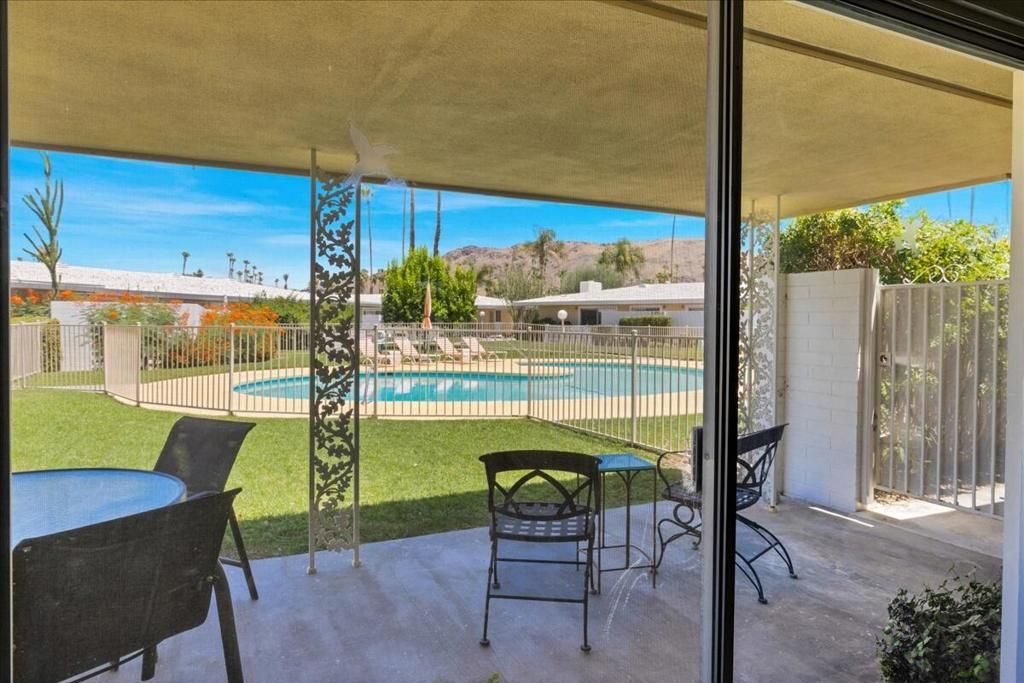 Image 7 of property listing at 2250 S Calle Palo Fierro 6, Palm Springs, CA 92264