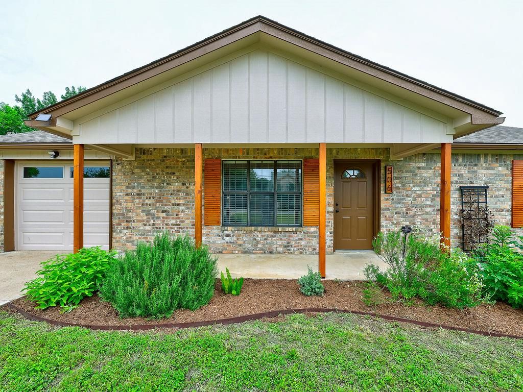 506 West ST, Hutto, TX 78634