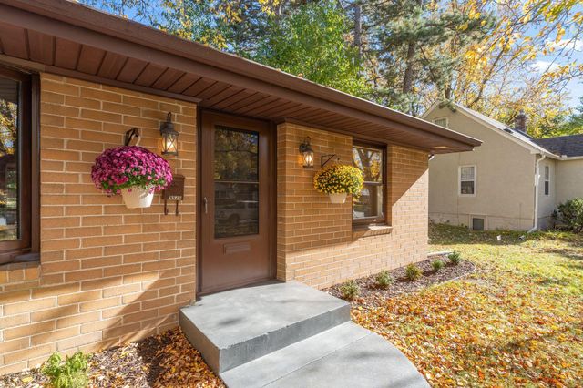 9523 10th Avenue S, Bloomington, MN 55420