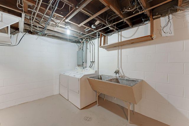 9523 10th Avenue S, Bloomington, MN 55420