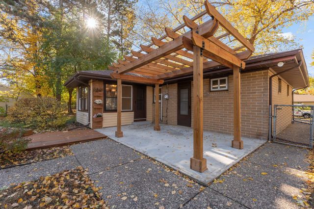 9523 10th Avenue S, Bloomington, MN 55420