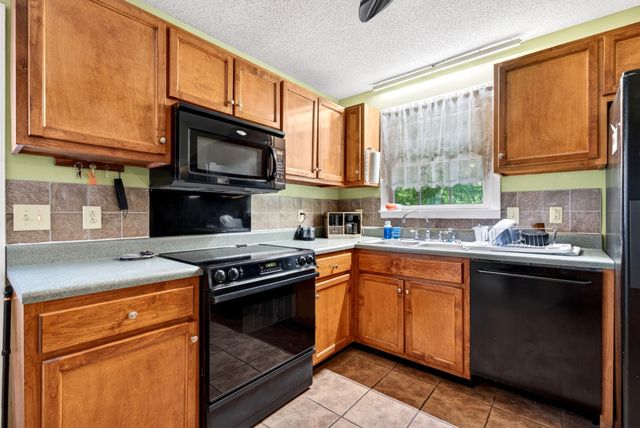 127 James Dr, Clarksville, TN 37042