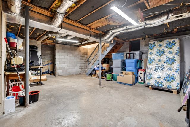 127 James Dr, Clarksville, TN 37042