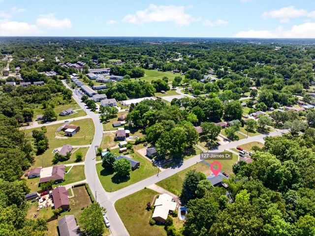 127 James Dr, Clarksville, TN 37042