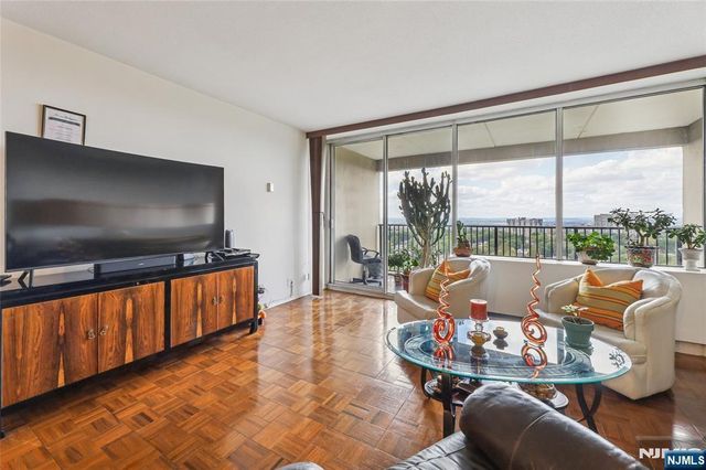 6 Horizon 2106, Fort Lee, NJ 07024