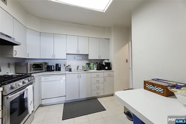 6 Horizon 2106, Fort Lee, NJ 07024