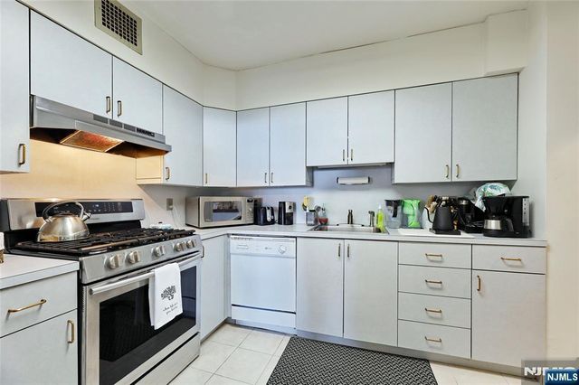 6 Horizon 2106, Fort Lee, NJ 07024