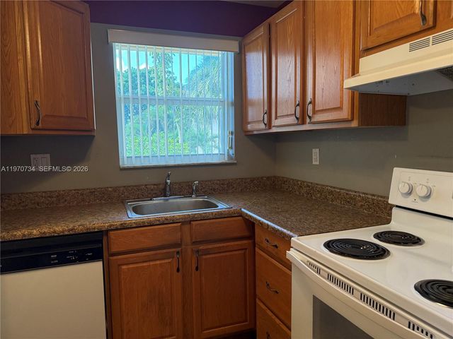 2721 N Pine Island Rd 202, Sunrise, FL 33322