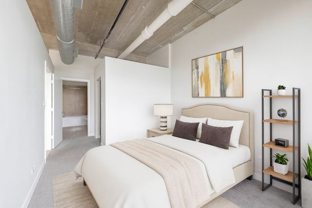 811 W 15th Place 806, Chicago, IL 60608