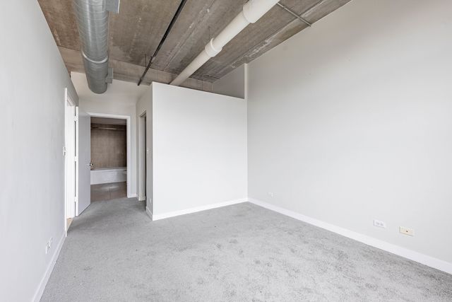 811 W 15th Place 806, Chicago, IL 60608