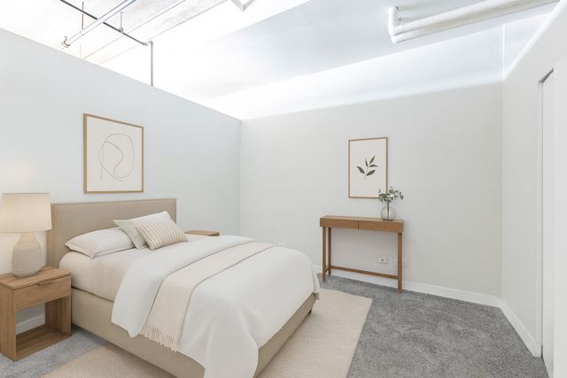 811 W 15th Place 806, Chicago, IL 60608