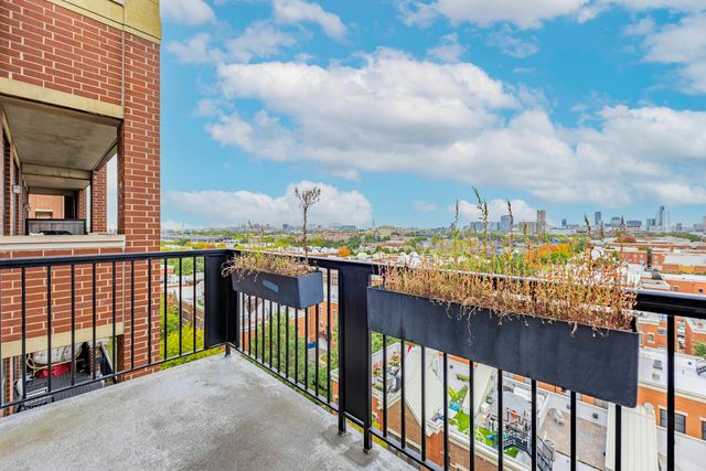 811 W 15th Place 806, Chicago, IL 60608