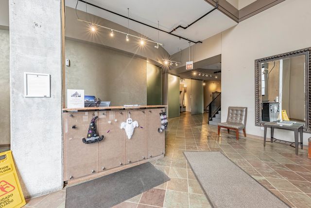 811 W 15th Place 806, Chicago, IL 60608