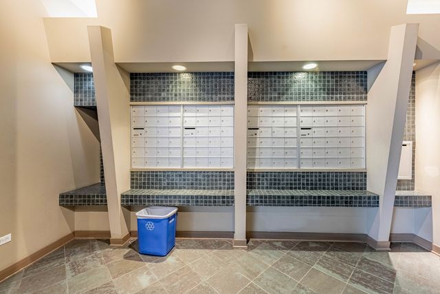 811 W 15th Place 806, Chicago, IL 60608