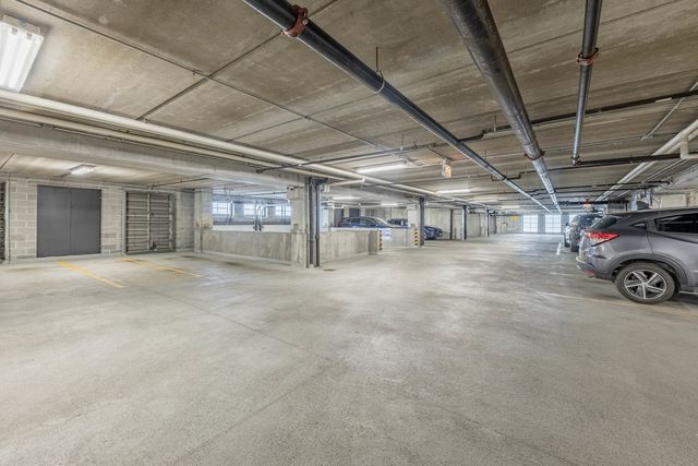 811 W 15th Place 806, Chicago, IL 60608