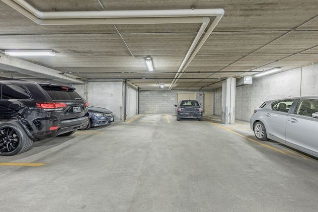 811 W 15th Place 806, Chicago, IL 60608