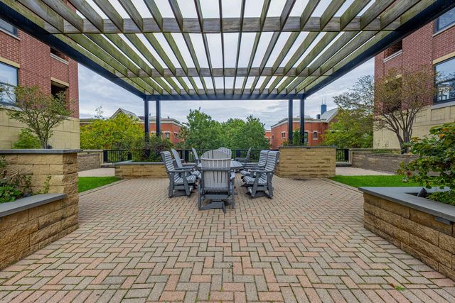 811 W 15th Place 806, Chicago, IL 60608