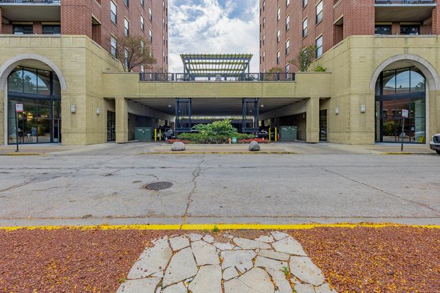 811 W 15th Place 806, Chicago, IL 60608