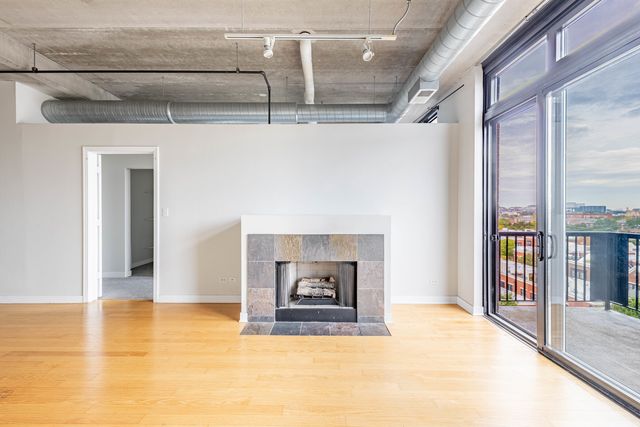 811 W 15th Place 806, Chicago, IL 60608