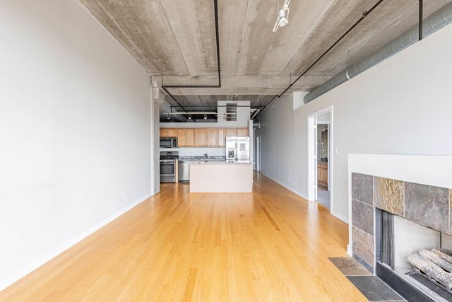 811 W 15th Place 806, Chicago, IL 60608