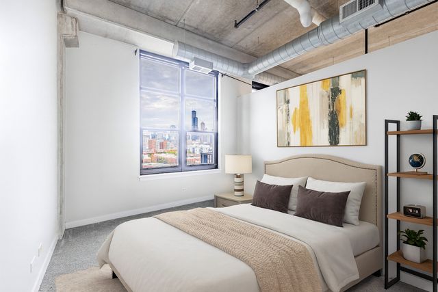 811 W 15th Place 806, Chicago, IL 60608