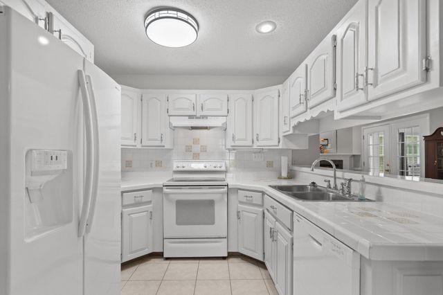 125 Fox Glen Dr., Loris, SC 29569