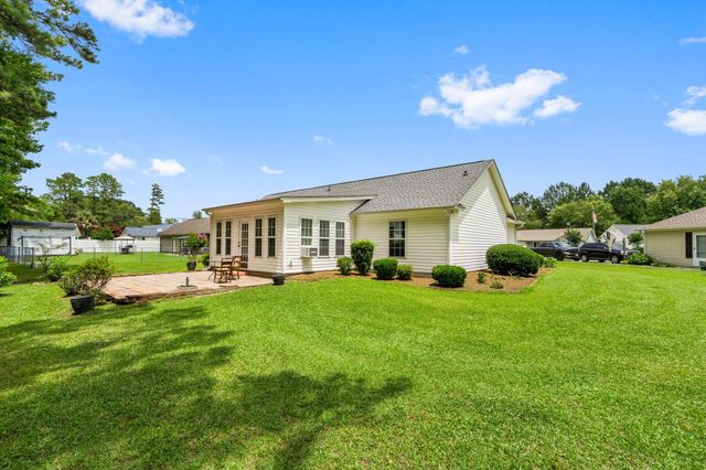 125 Fox Glen Dr., Loris, SC 29569
