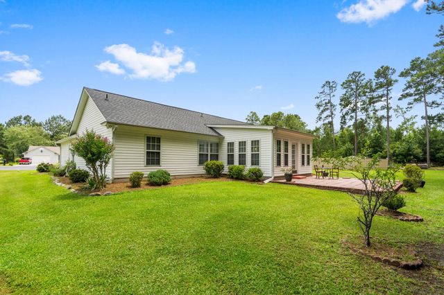 125 Fox Glen Dr., Loris, SC 29569