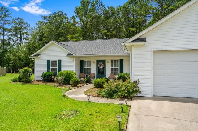 125 Fox Glen Dr., Loris, SC 29569