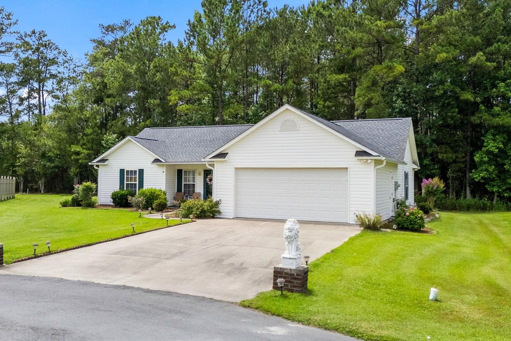 125 Fox Glen Dr., Loris, SC 29569