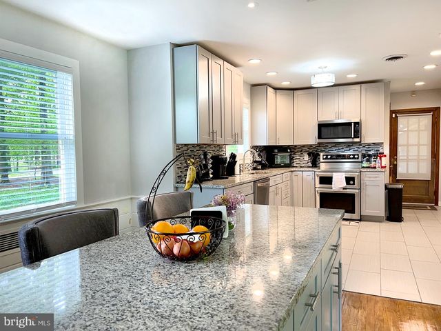 331 BRIDGEBORO RD, Moorestown, NJ 08057